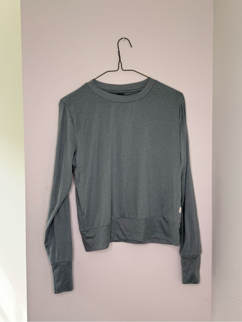 Vuori Women's Long Sleeve Crewneck Sweatshirt in Slate Gray